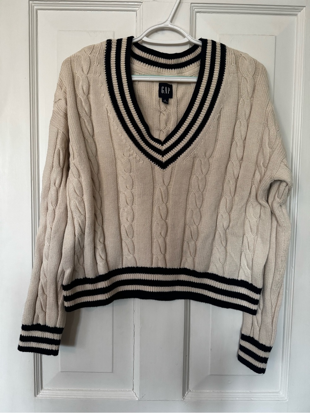 Gap women’s cable knit sweater